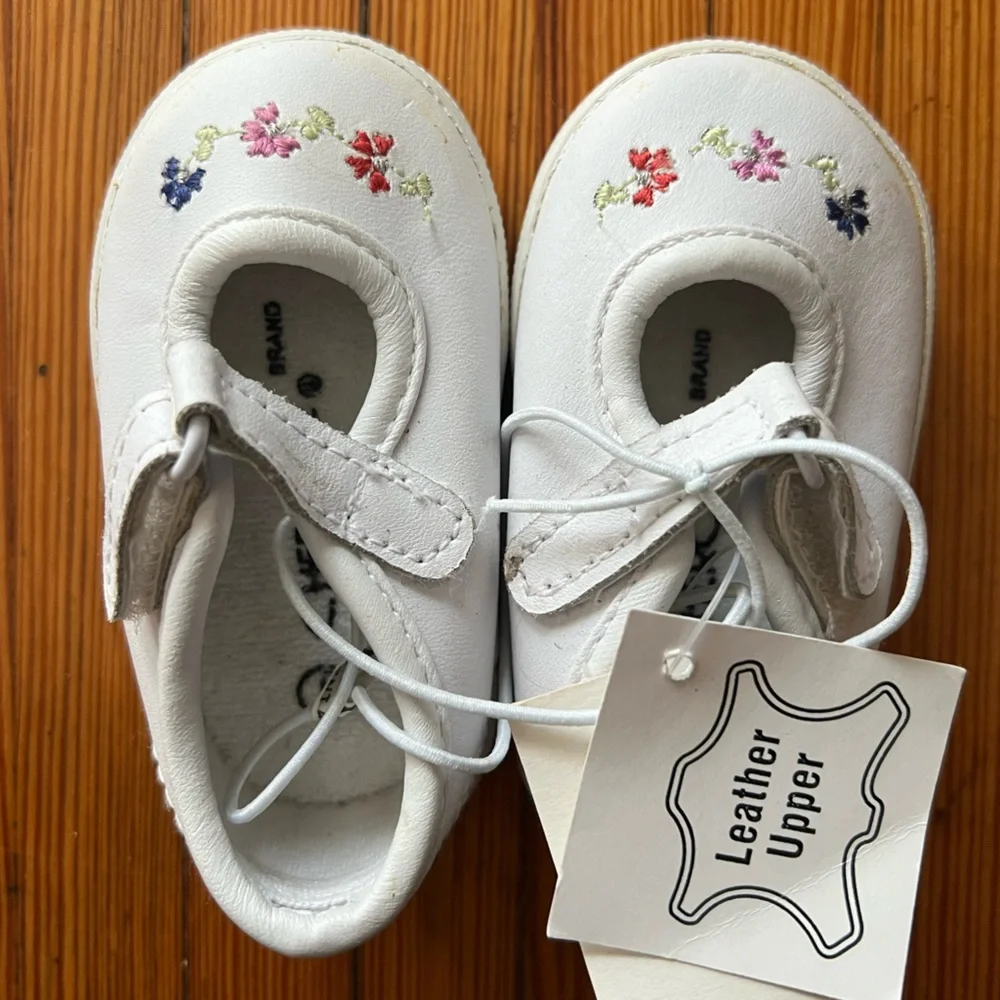 Cherokee Baby Shoes | Size 1 | White Leather Embroidered Flowers | Vintage 1990s
